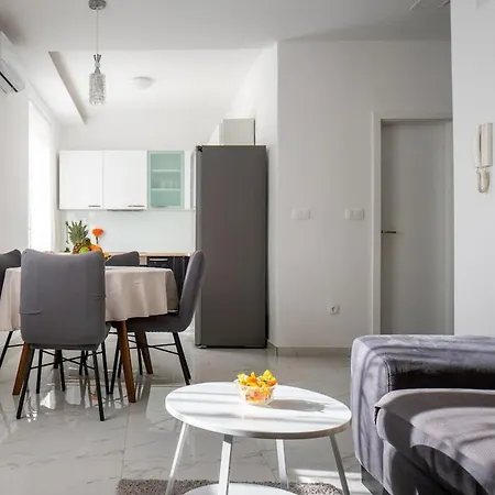Apartment Yellow Old Town In Center- Brand New *